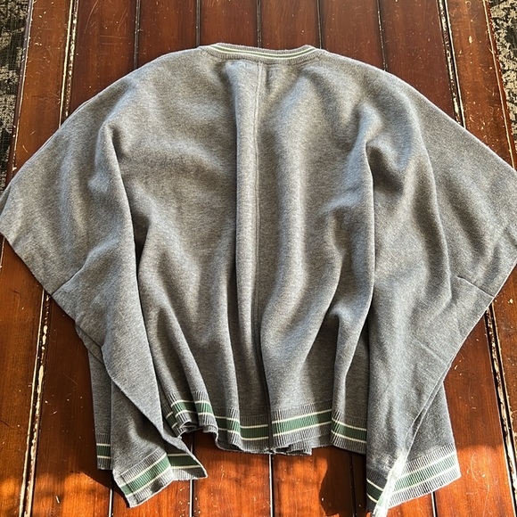 House of Harlow 1960 Gray V-Neck Poncho Sweater - Picture 6 of 7